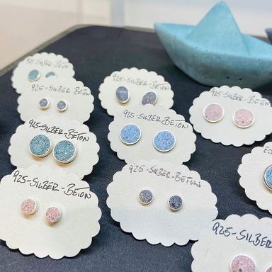 Ohrstecker aus Beton und Silber