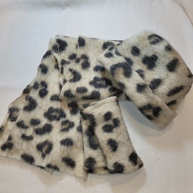 Schal und Mütze aus Walkstoff