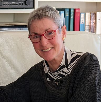 Sybille Frey, steinfarben, handgemachter nachhaltiger Schmuck, Inhaberin des Goldenen Hirsch Lübeck