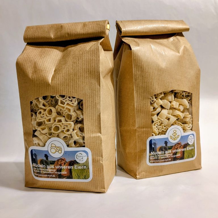 Motiv-Eiernudeln vom Naturnah-Hof in Kücknitz bei Lübeck; produziert in Selmsdorf; die Hühner leben in Mobilstallhaltung