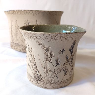 Übertöpfe mit floralen Muster