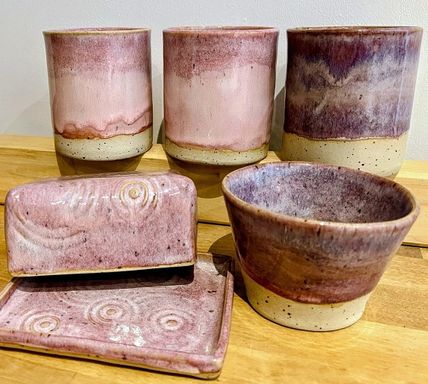 Keramik-Geschirr roséfarben