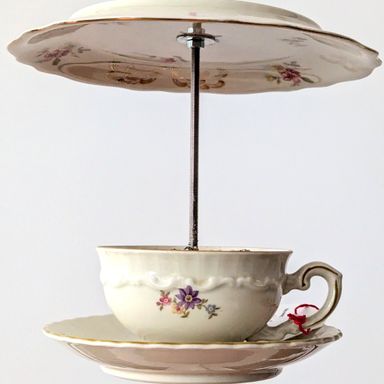 Vogelfutterspender aus Porzellan