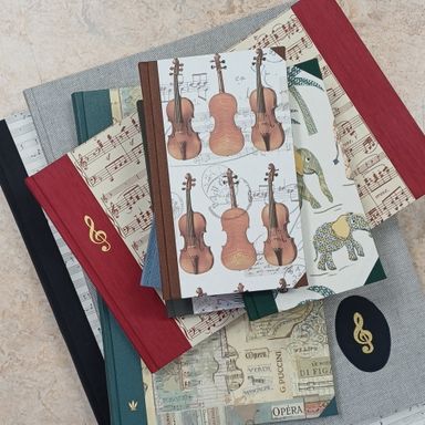 Handgebundene Bücher